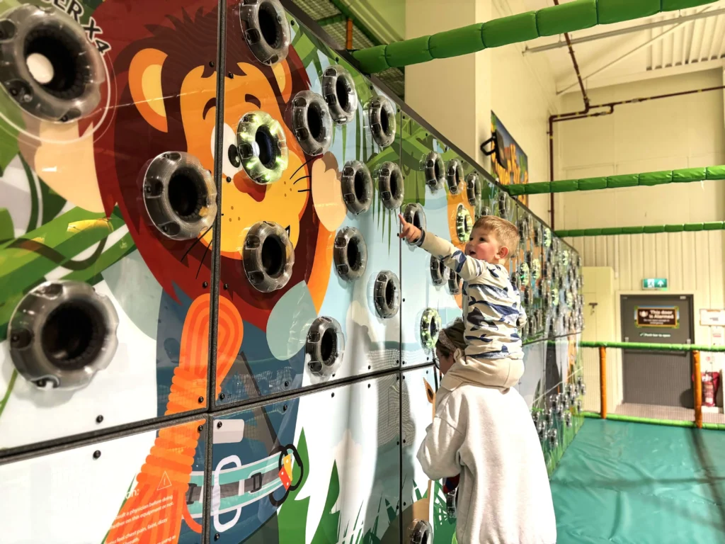Mum and child on Safari Play TrailBlazer climbing wall